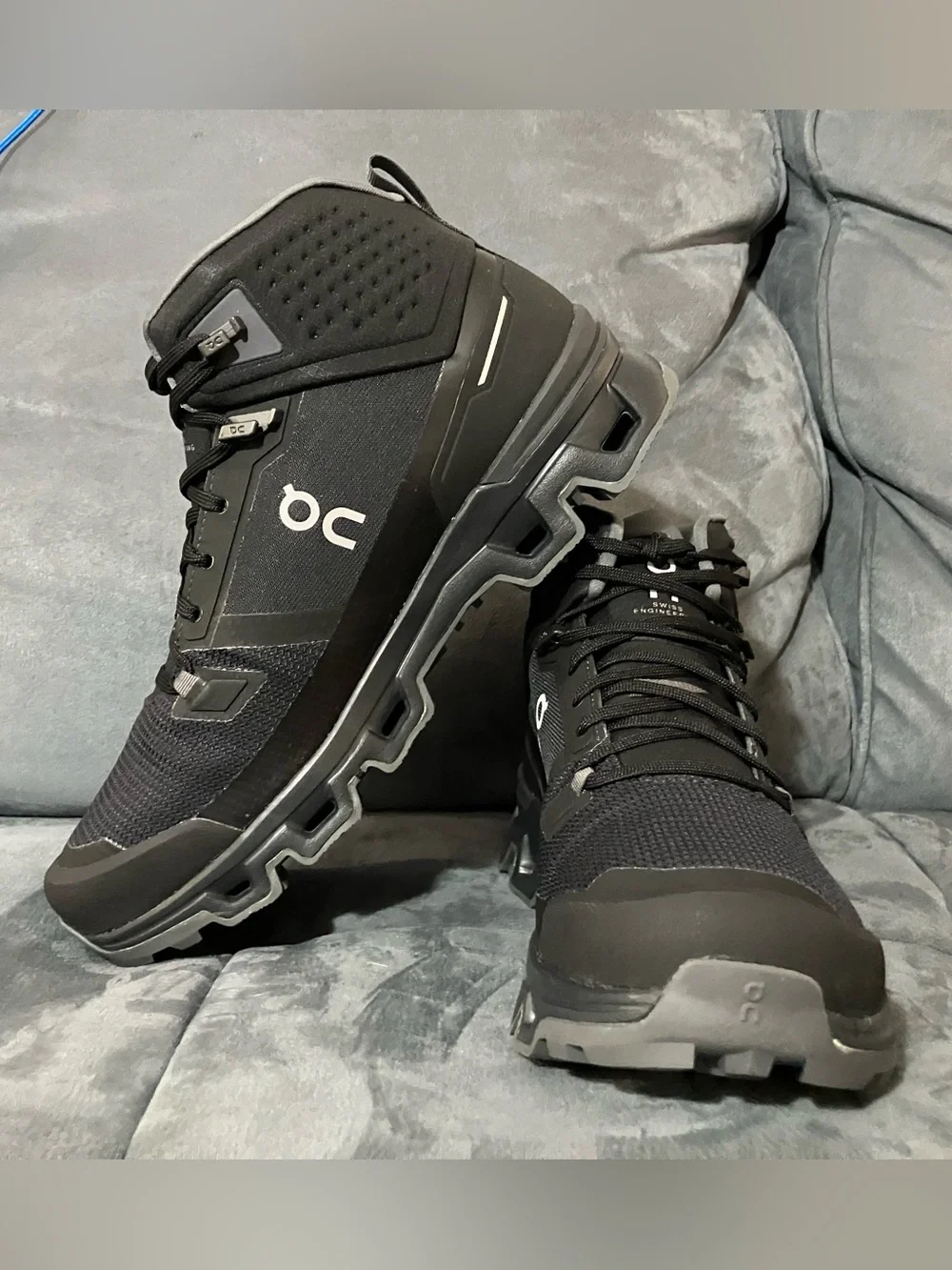 On Cloud Cloudrock 2 Mid Waterproof Black Hiking Boots Men's 7 fits Women’s 8.5